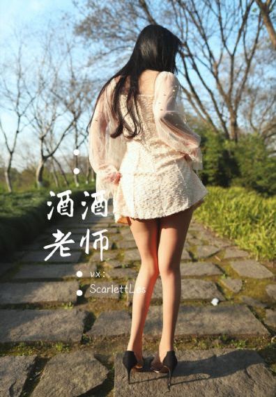 双手揉捏胸前两颗小白兔_DVD电影在线看