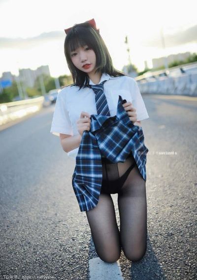 被男人抽插小骚逼视频观看_蓝光高清完整版